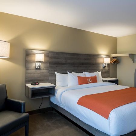 Amsterdam Inn & Suites Moncton Exterior photo
