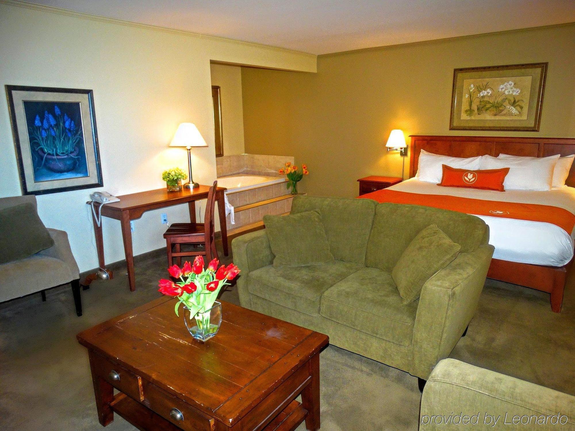 Amsterdam Inn & Suites Moncton Exterior photo
